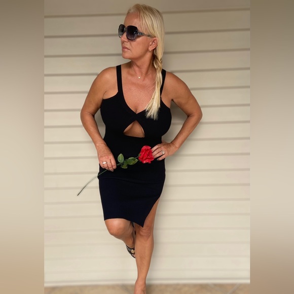 Balboa Sleeveless Knit Dress with Front Cut Out and Side Slit - Size Large - Picture 4 of 8